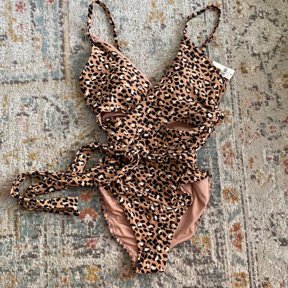 NWT American Eagle swimsuit size L